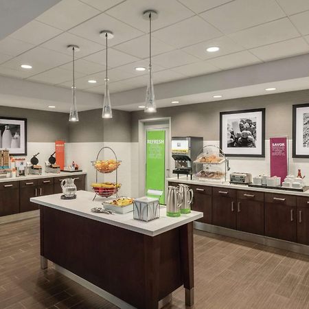 Hampton Inn Brooklyn Park Buitenkant foto