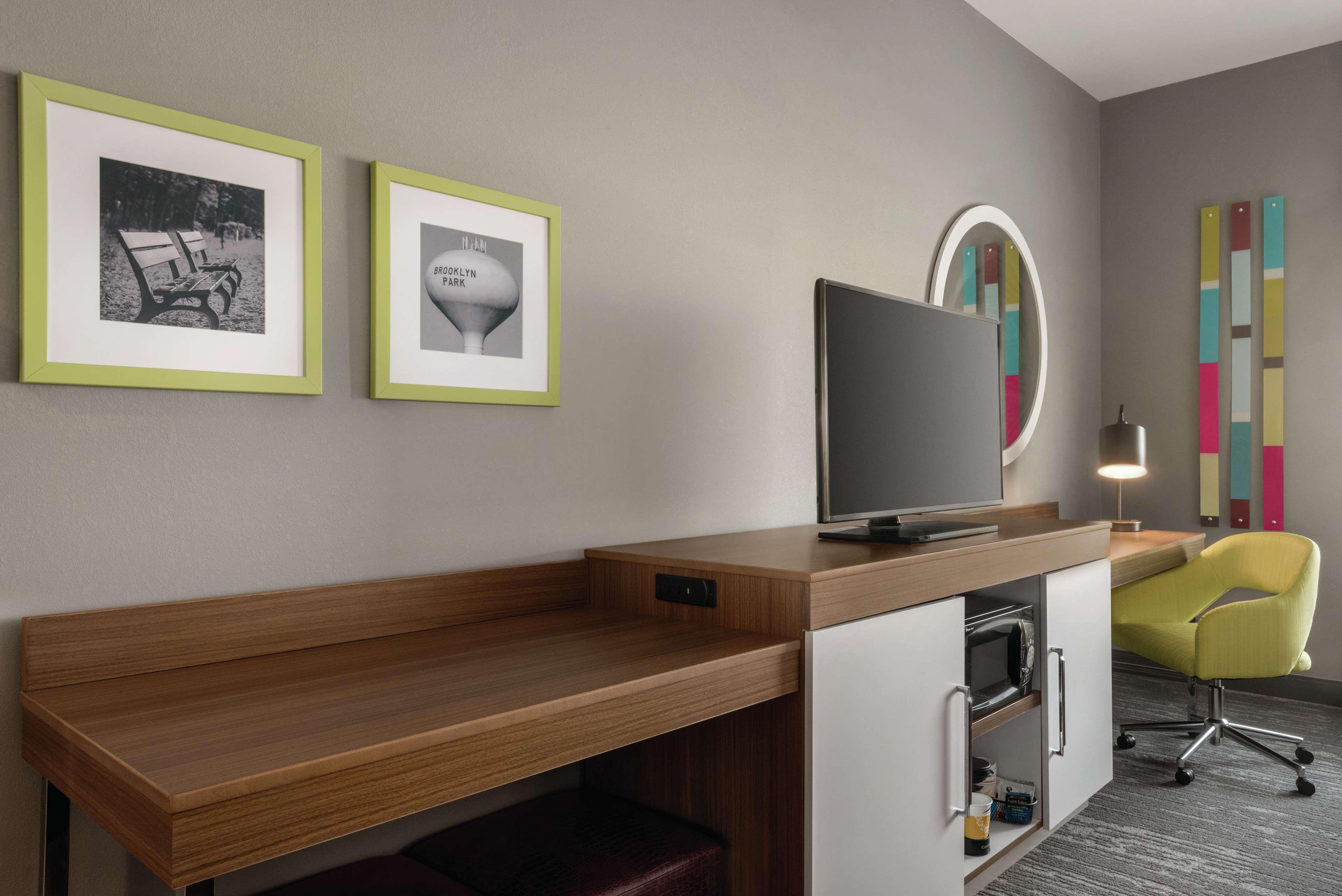 Hampton Inn Brooklyn Park Buitenkant foto