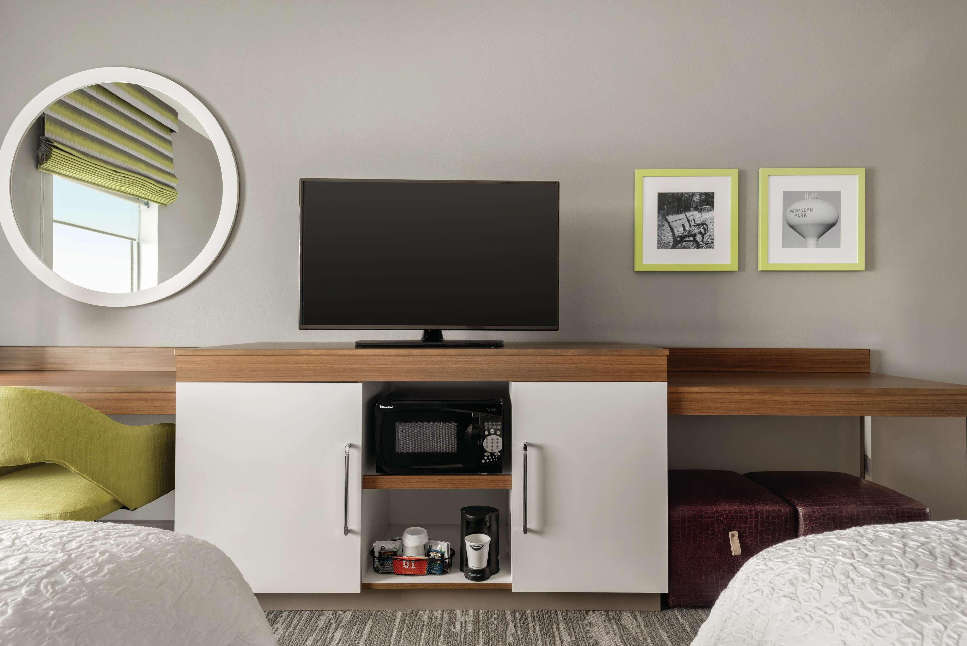 Hampton Inn Brooklyn Park Buitenkant foto