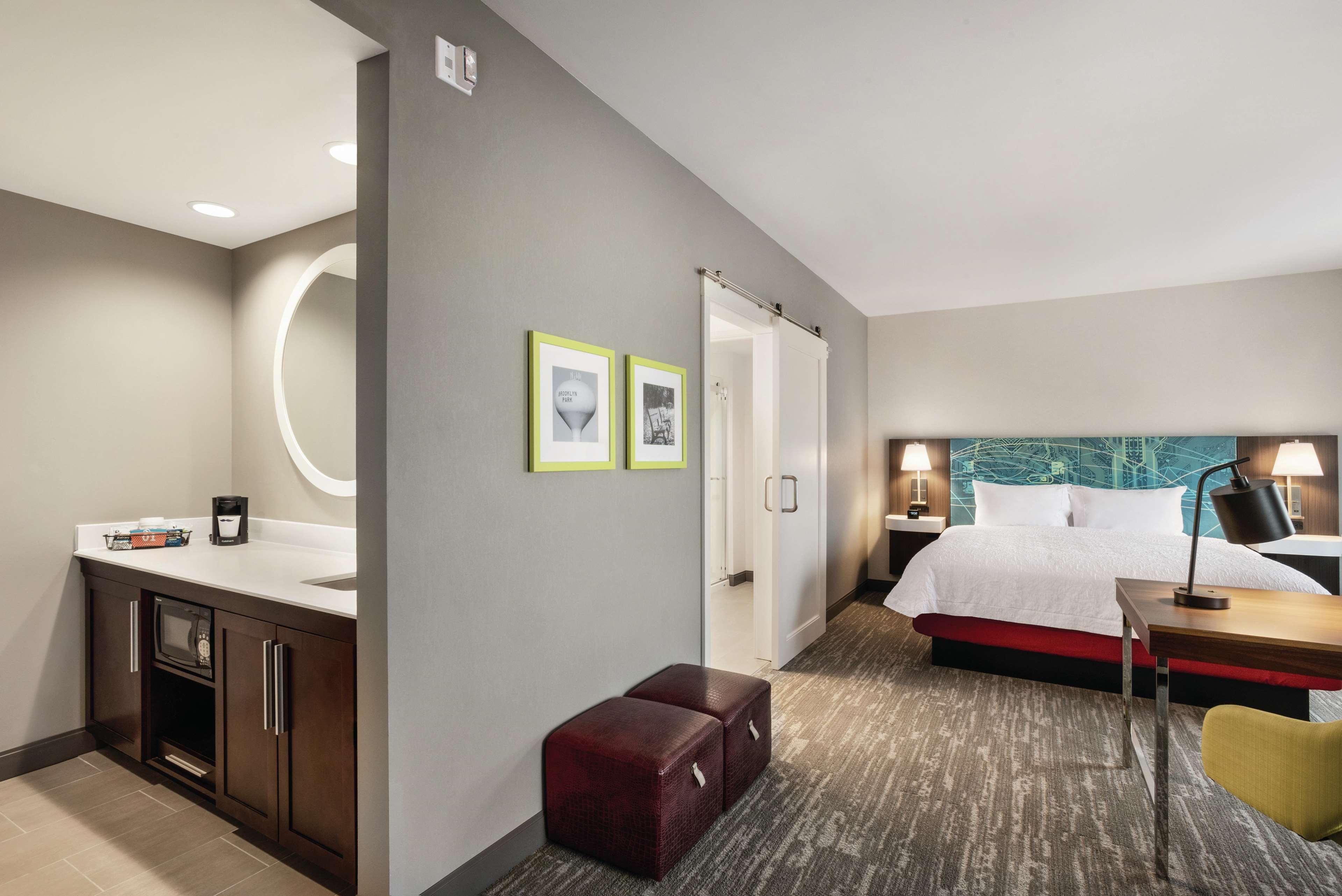 Hampton Inn Brooklyn Park Buitenkant foto