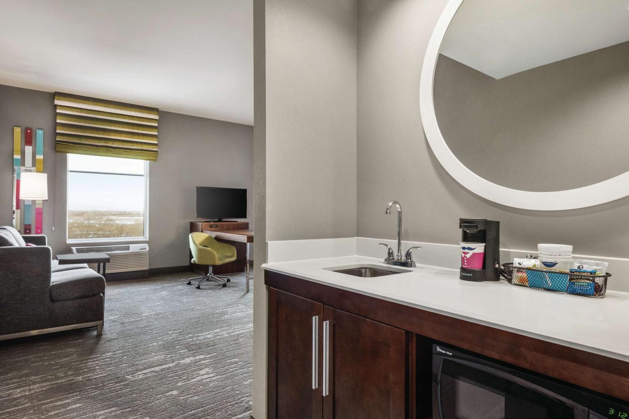 Hampton Inn Brooklyn Park Buitenkant foto