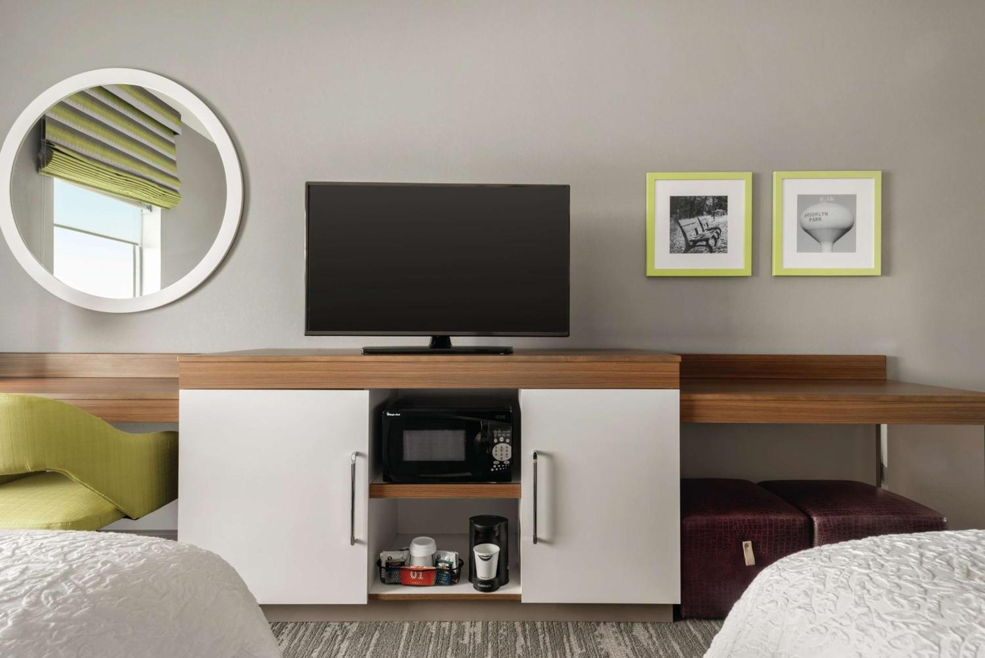Hampton Inn Brooklyn Park Buitenkant foto