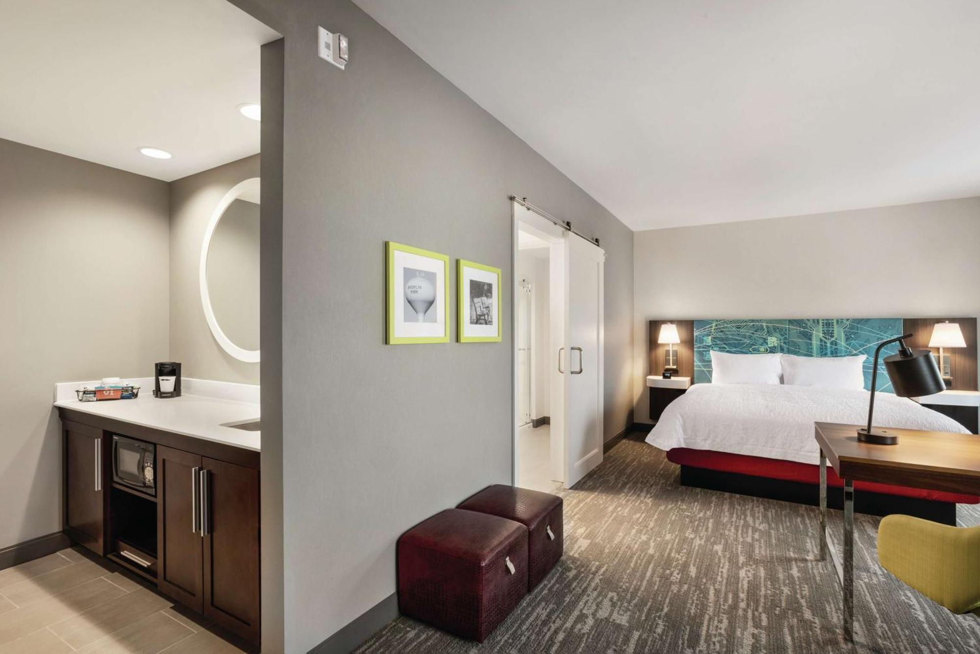 Hampton Inn Brooklyn Park Buitenkant foto