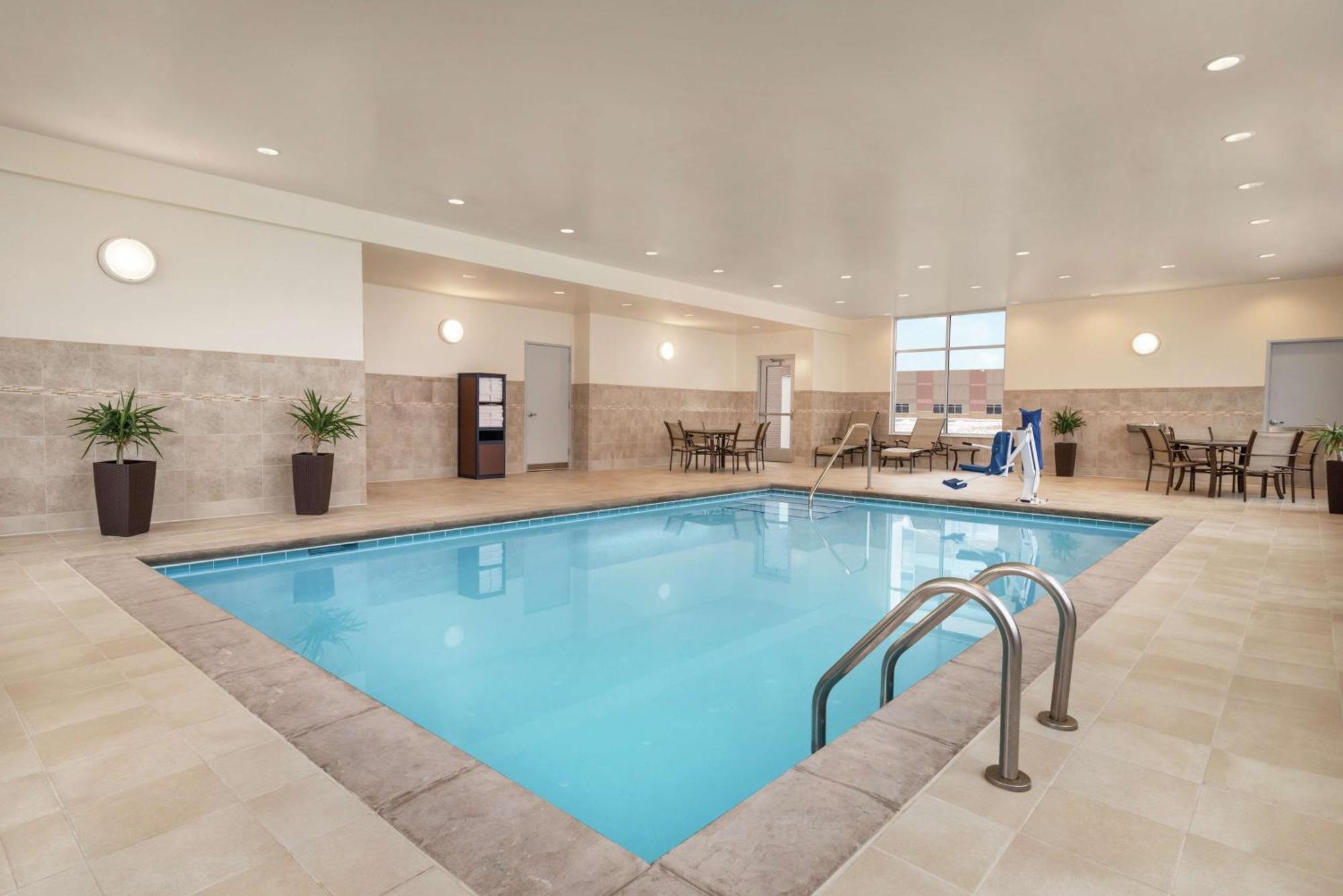Hampton Inn Brooklyn Park Buitenkant foto