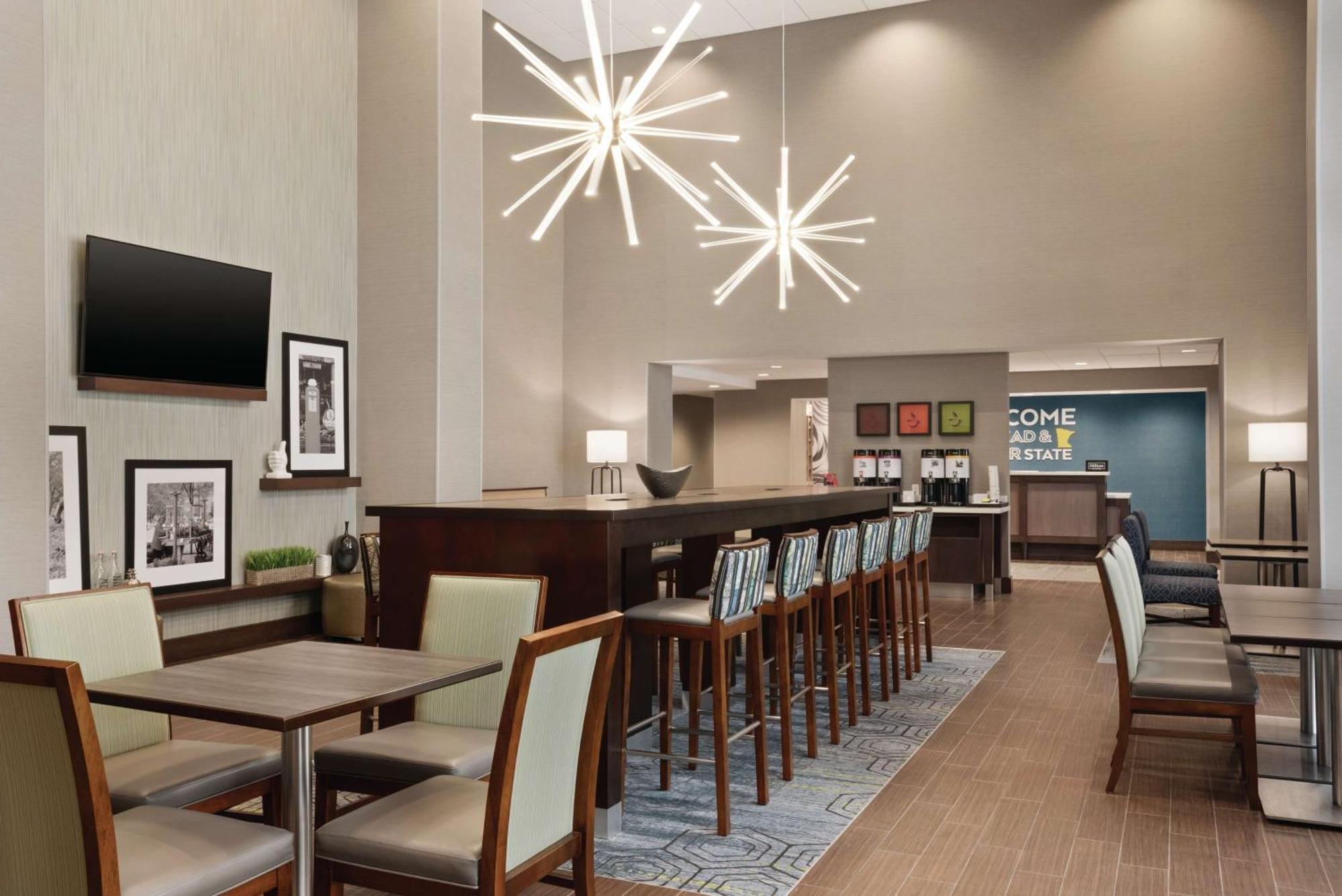 Hampton Inn Brooklyn Park Buitenkant foto